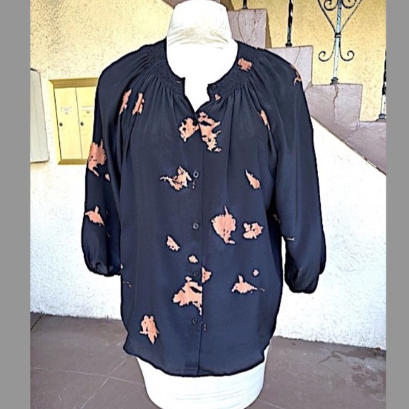 TUCKER "The Classic" Silk Print Button Up 3/4 Length Sleeve Blouse NWOT/sz M - Picture 2 of 15